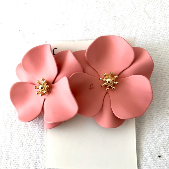 Francesca’s Rowan floral earrings - Picture 2 of 3